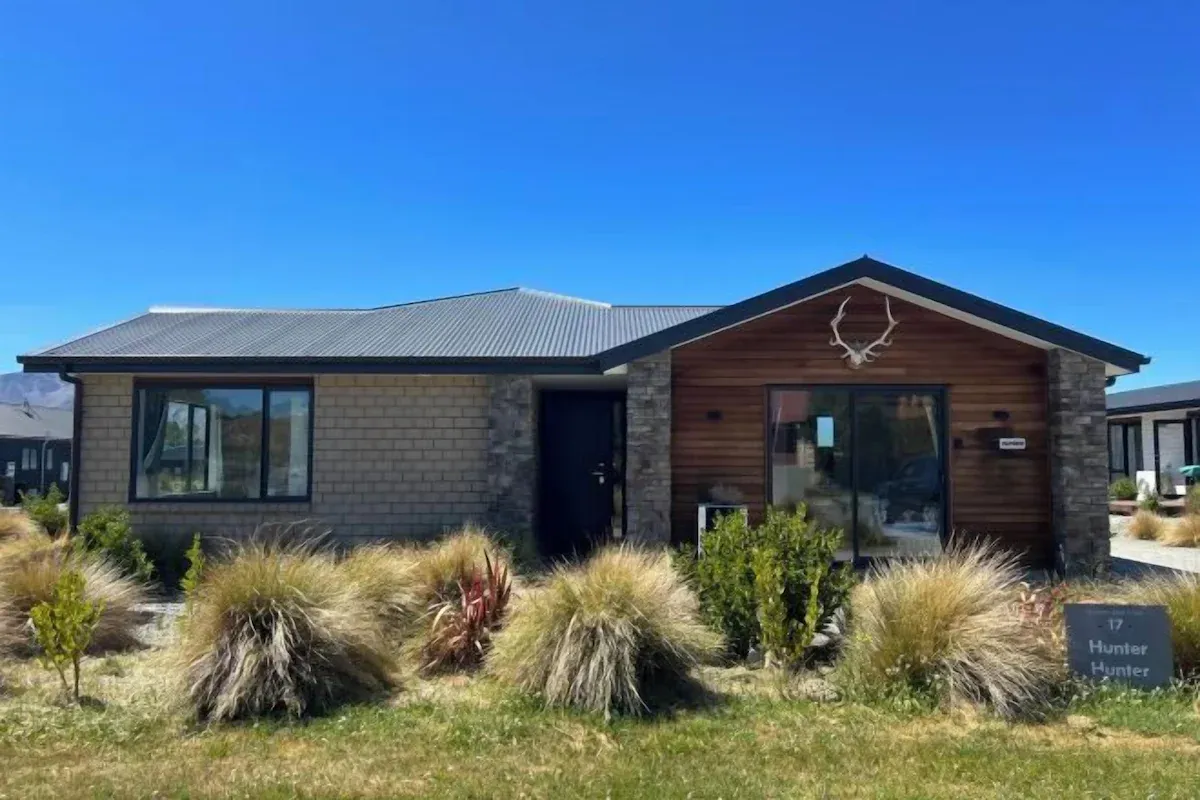 Hunter Hunter house exterior in Lake Tekapo